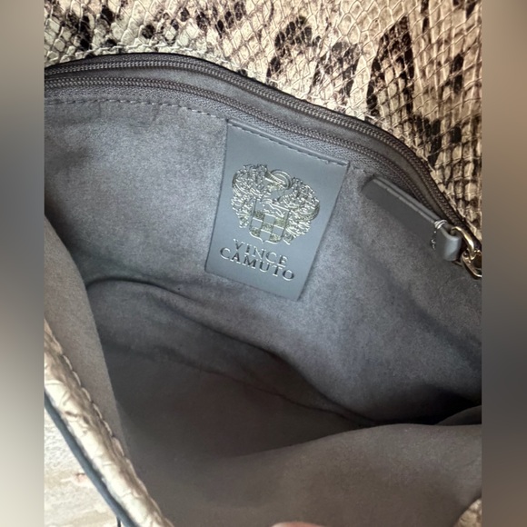 Vince Camuto snakeskin adjustable crossbody bag. Perfect condition - Picture 4 of 9